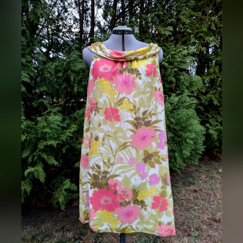 Beautiful 100% silk Garnet Hill Jewel neck flowered dress size 6